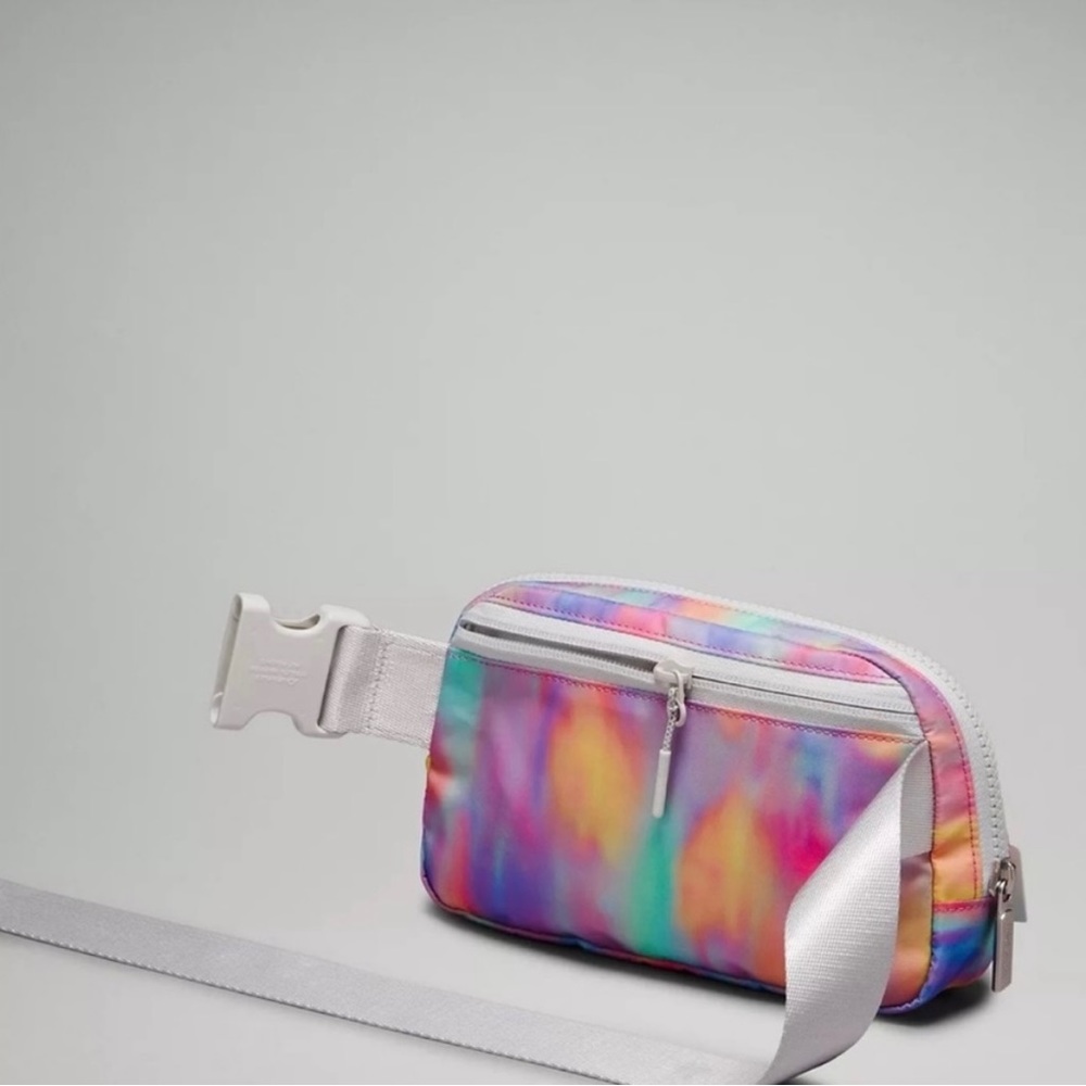 Lululemon Everywhere Belt Bag 1L- Prism Wash Print Multi/Vapor - Picture 7 of 9